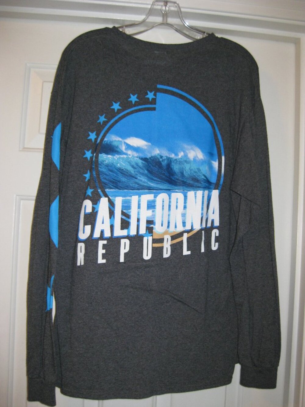 Long Sleeve California Republic Size Large Gray Shirt with Blue Graphic